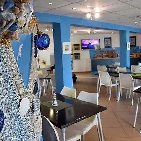 Adonis Hotel 3*