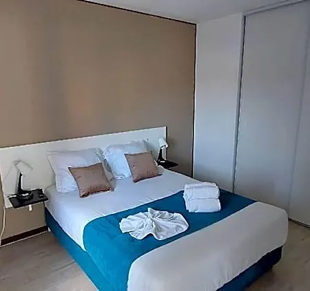 Adonis Hotel